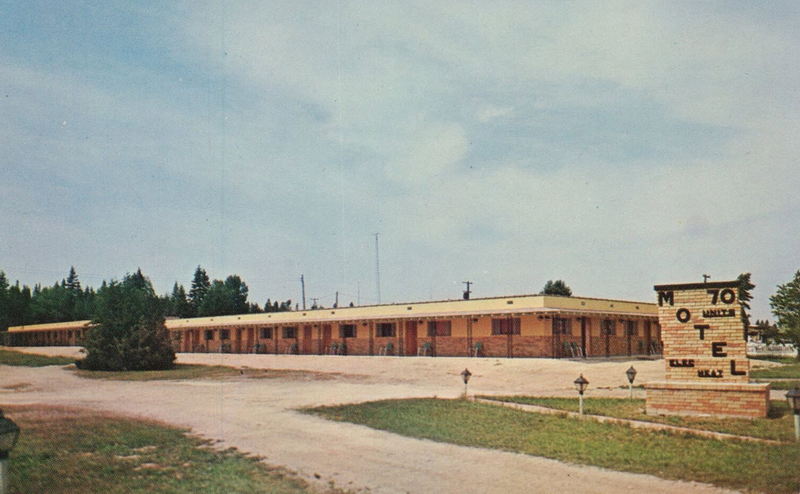 Chalet North Motel (Island View Lodge Motel) - Old Postcard